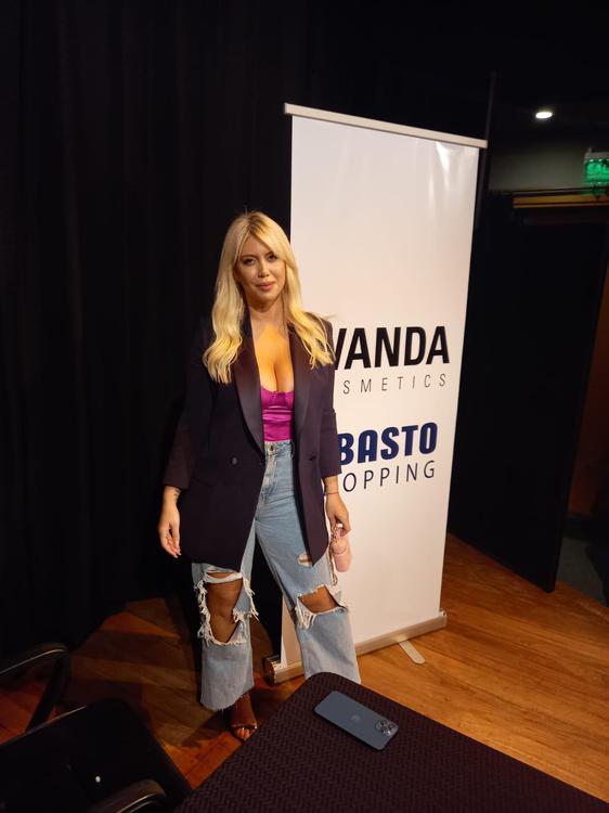 Wanda-Nara-en-Shopping-Abasto-01