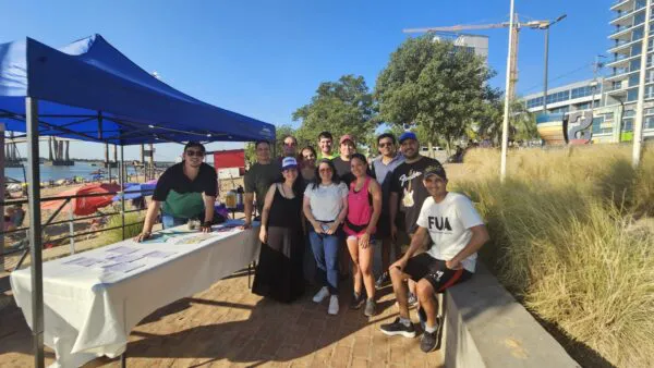 stand-de-la-UNNE-para-promocion-de-la-salud-en-playa-Arazaty