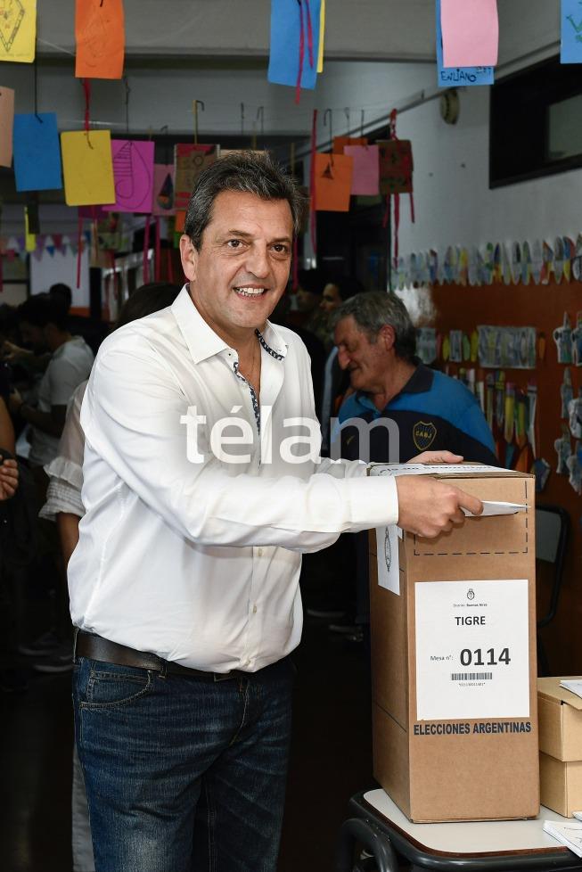 Sergio-Massa-emite-su-voto-2023-10-22