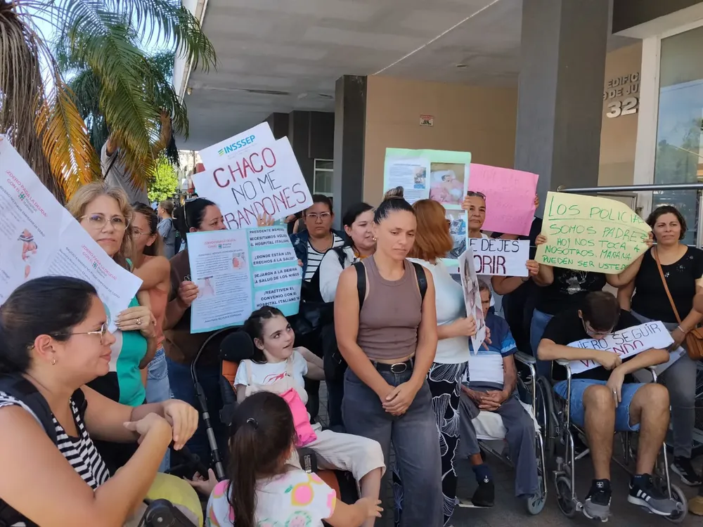 reclamo-de-madres-con-hijos-discapacitados-al-Insssep_02