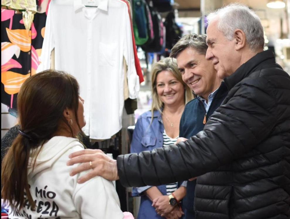 Leandro-Zdero-y-Roy-Nikisch-con-emprendedores-en-Resistencia