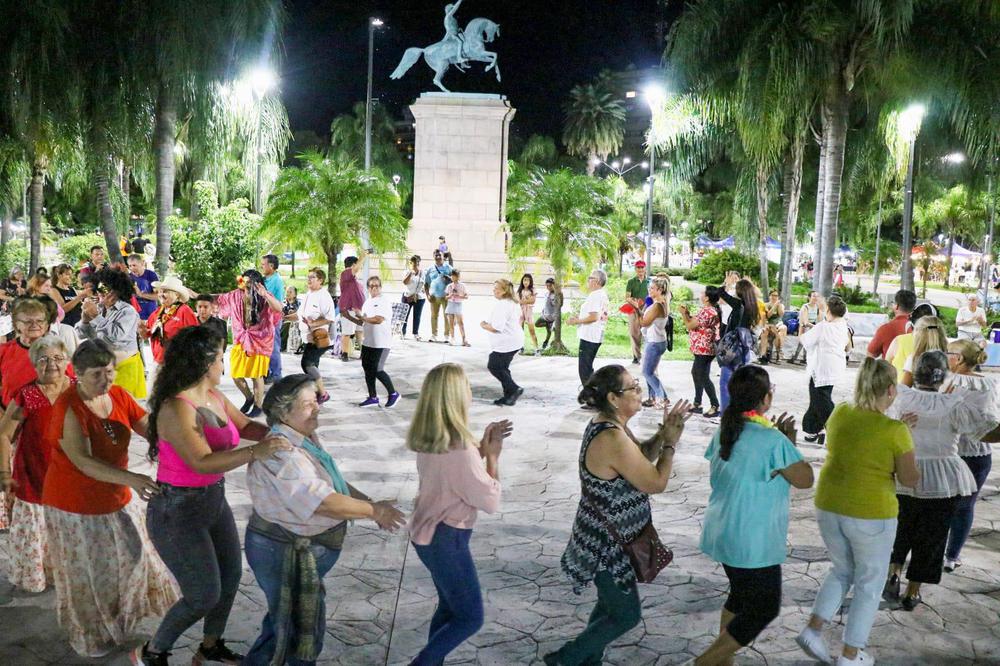 homenaje-en-el-Dia-de-laMujer-en-la-Plaza-25-de-Mayo