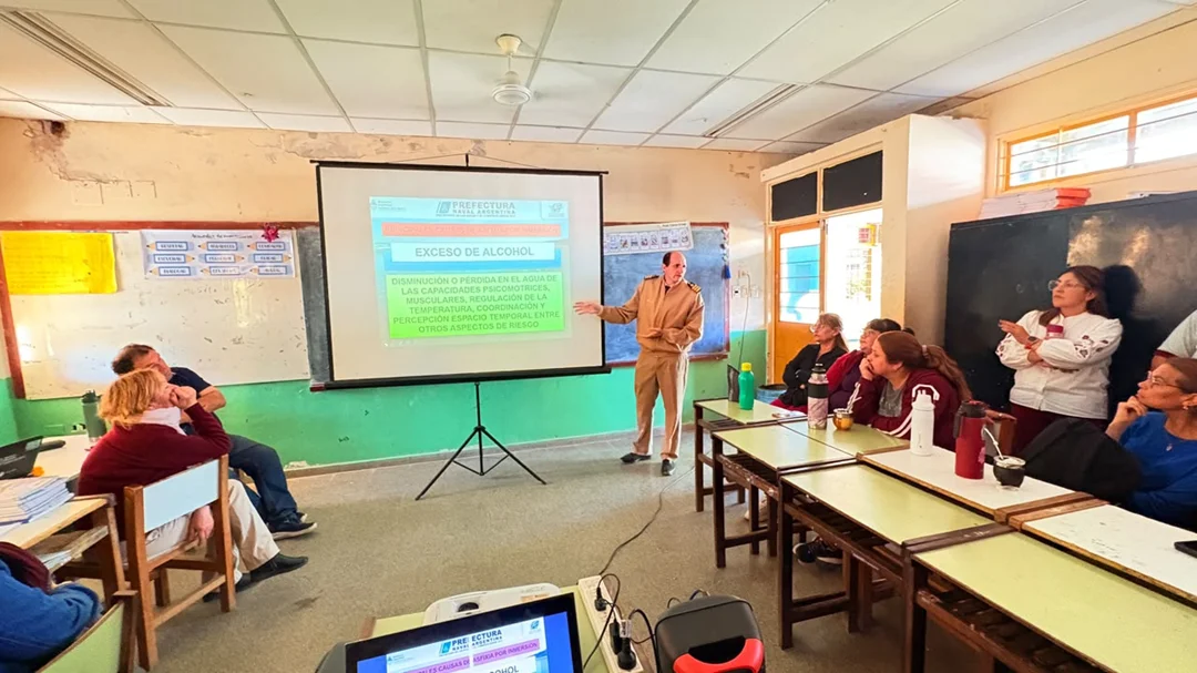 charla-de-prevencion-a-cargo-Prefectura-Nabal-Argentina