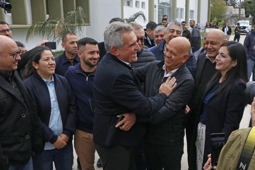 Agustin-Rossi-con-autoridades-provinciales