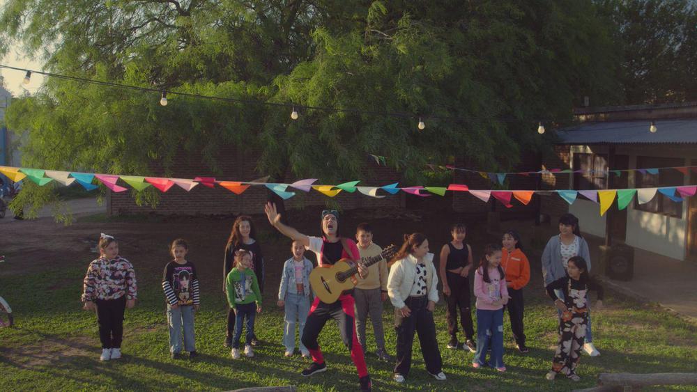 capitan-teuco-con-ninos