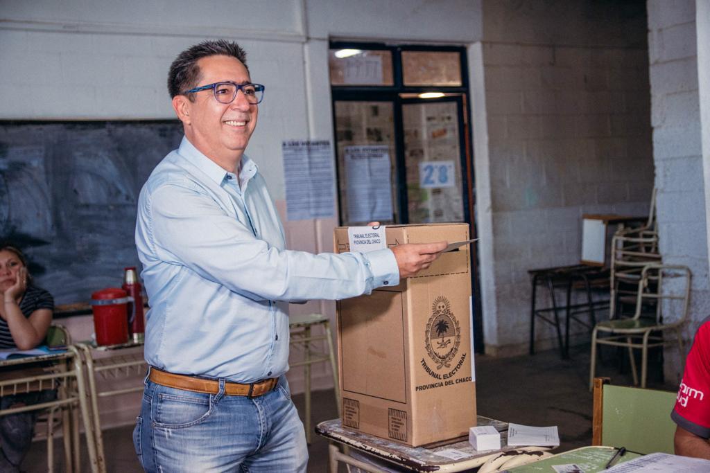 Gustavo-Martinez-emite-su-voto-2023-09-17