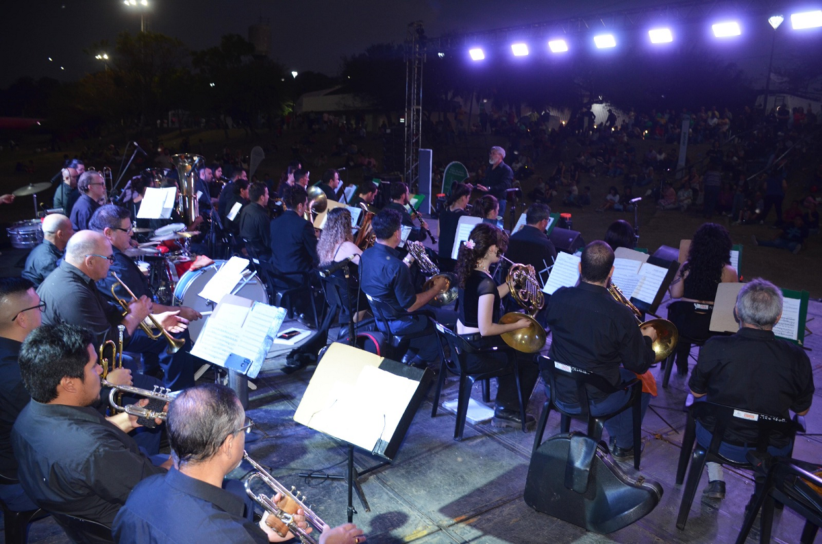banda-municipal-de-Resistencia-en-la-bienal_1