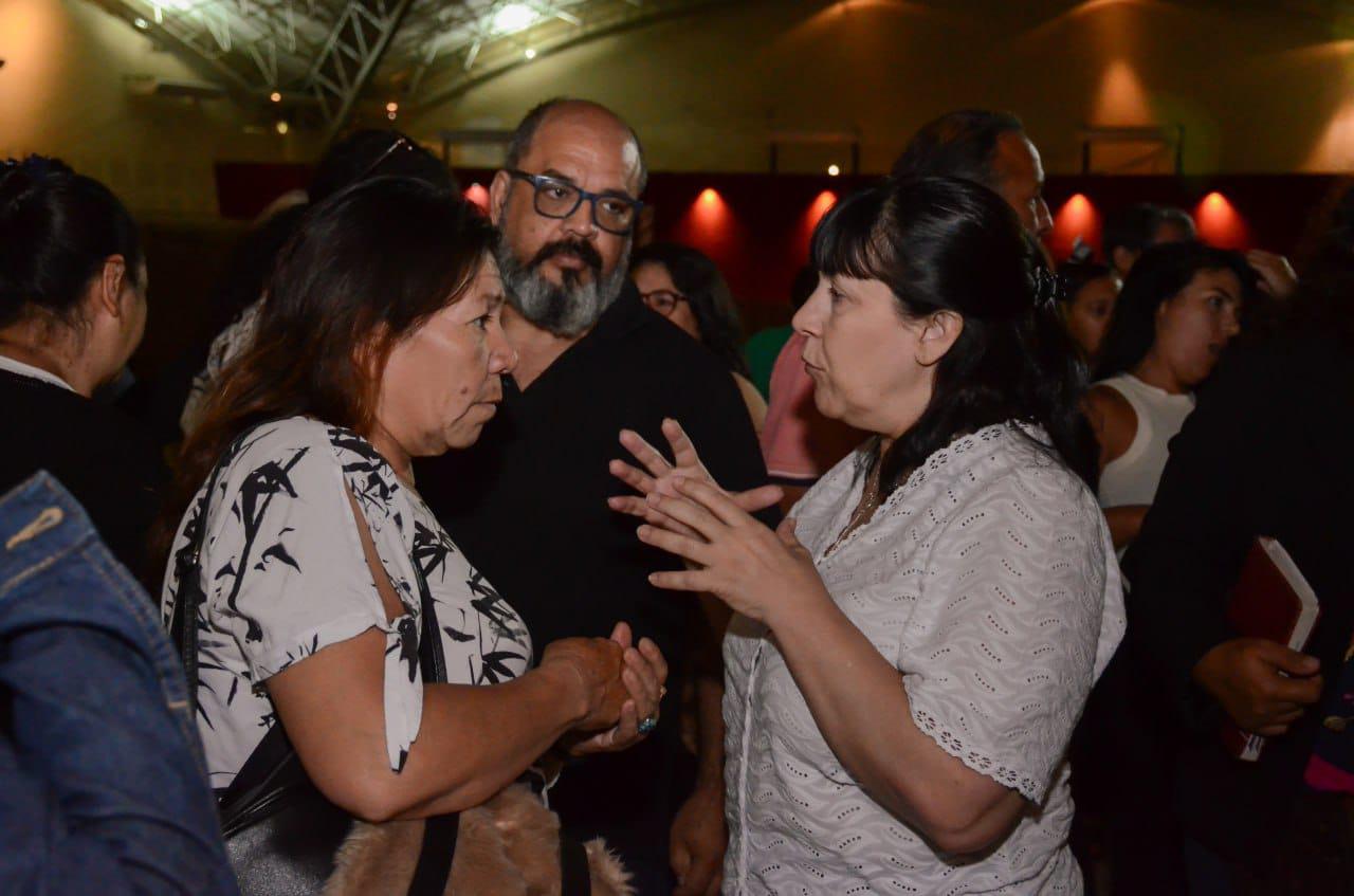 Elida-Cuesta-con-emprendedores-de-la-ciudad-de-Resistencia