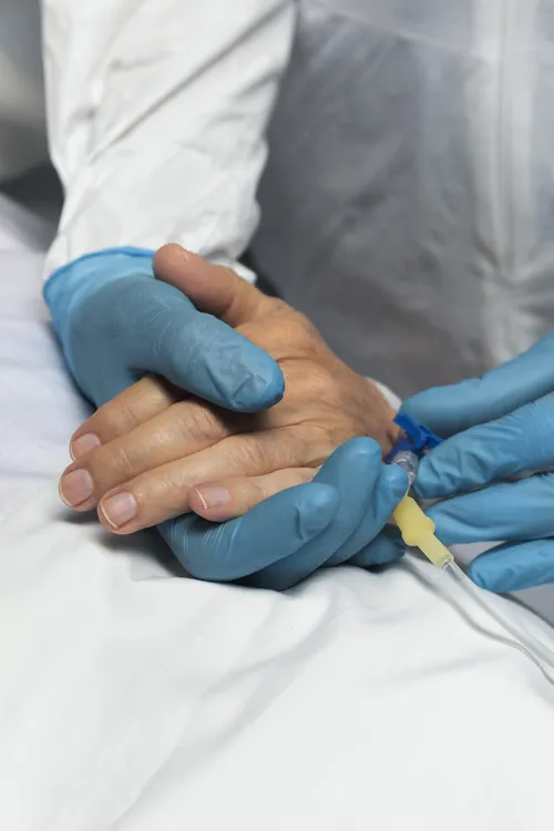 doctor-con-paciente-con-cancer