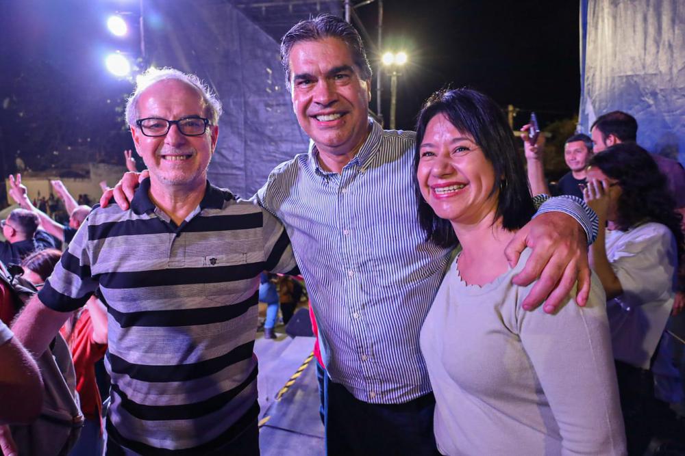 Carlos-Martinez-y-Patricia-Lezcano-con-Jorge-Capitanich_1