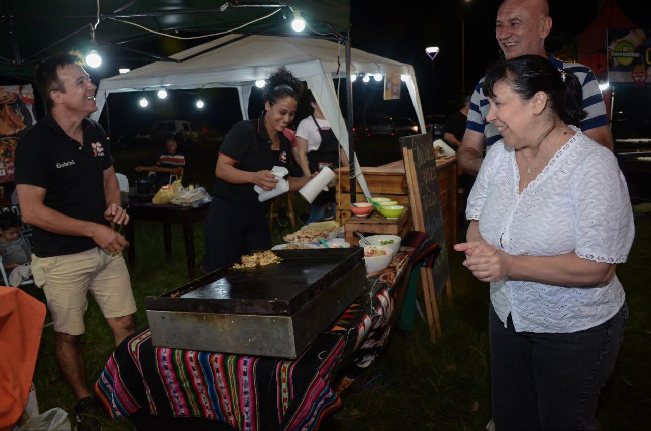 Elida Cuesta-con-emprendedores-Tacos-Fest_1