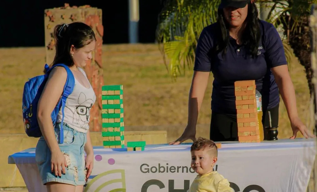 actividades-recreativas-y-deportivas-con-ninos-en-el-Parque-de-la-Democracia