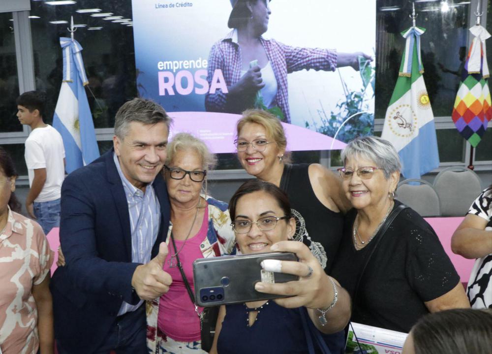 Leandro-Zdero-con-mujeres-emprendedoras-2024-02-29