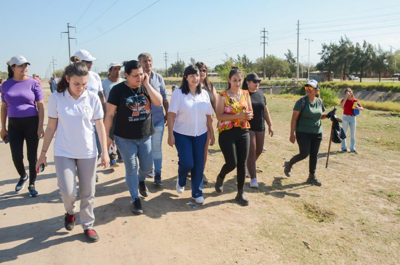Elida-Cuesta-en-operativo-de-limpieza-en-asentamiento-Zampa