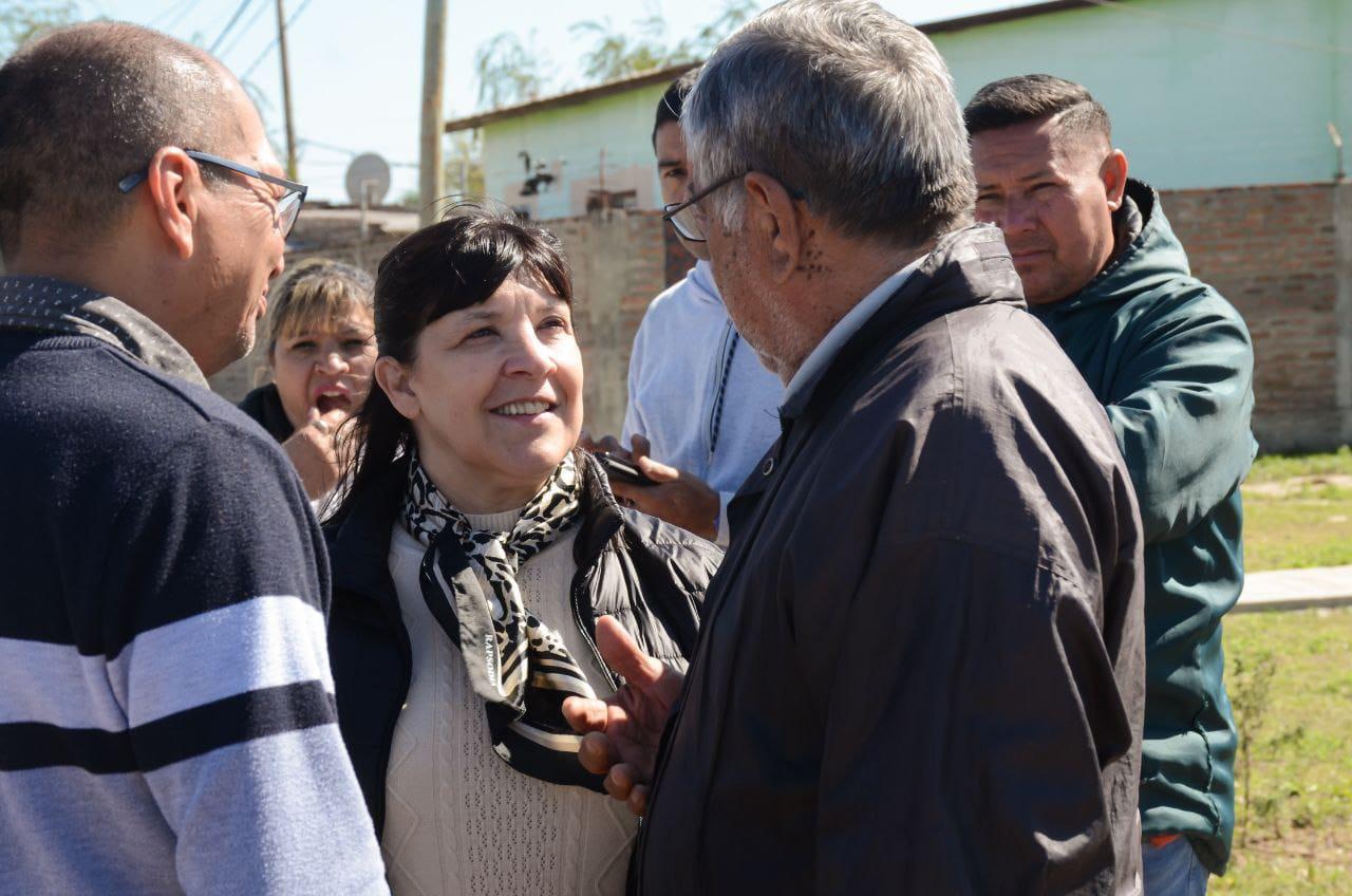 Elida-Cuesta-con-vecinos-de-Resistencia-1