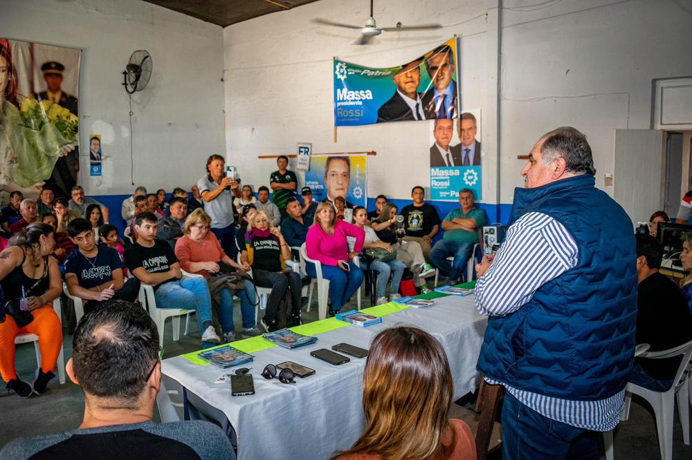 Jose-Sanchez-con-referentes-del-PJ-de-Villa-Angela