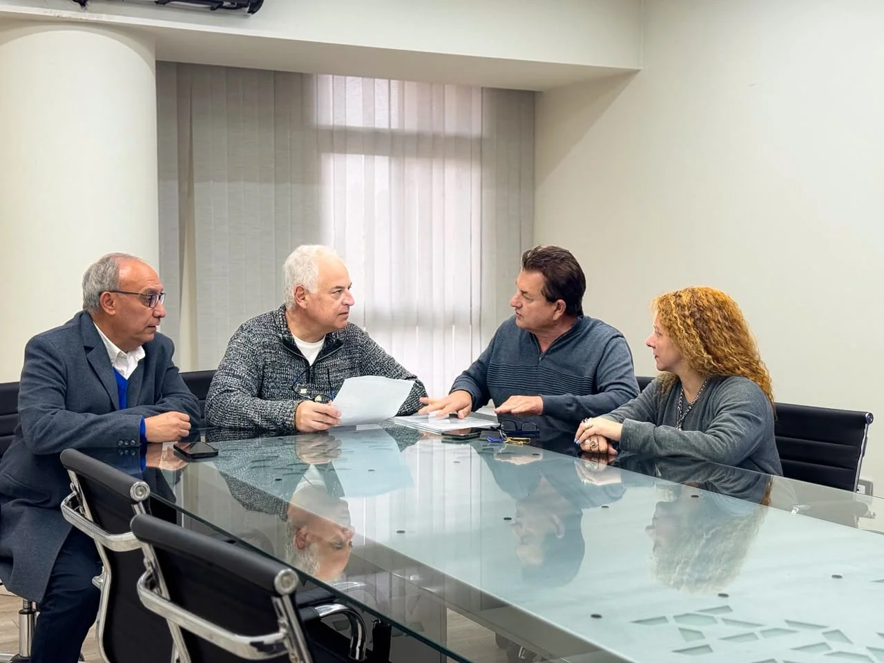 Hugo-Domínguez-con-los-concejales-Veron-y-Romero