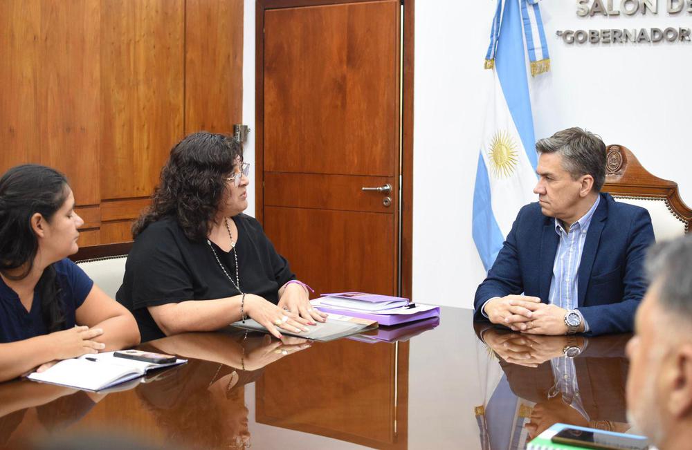 Leandro-Zdero-gobernador-del-Chaco-con-funcionarios-de-la-Justicia-y-de-la-Multisectorial-de-genero
