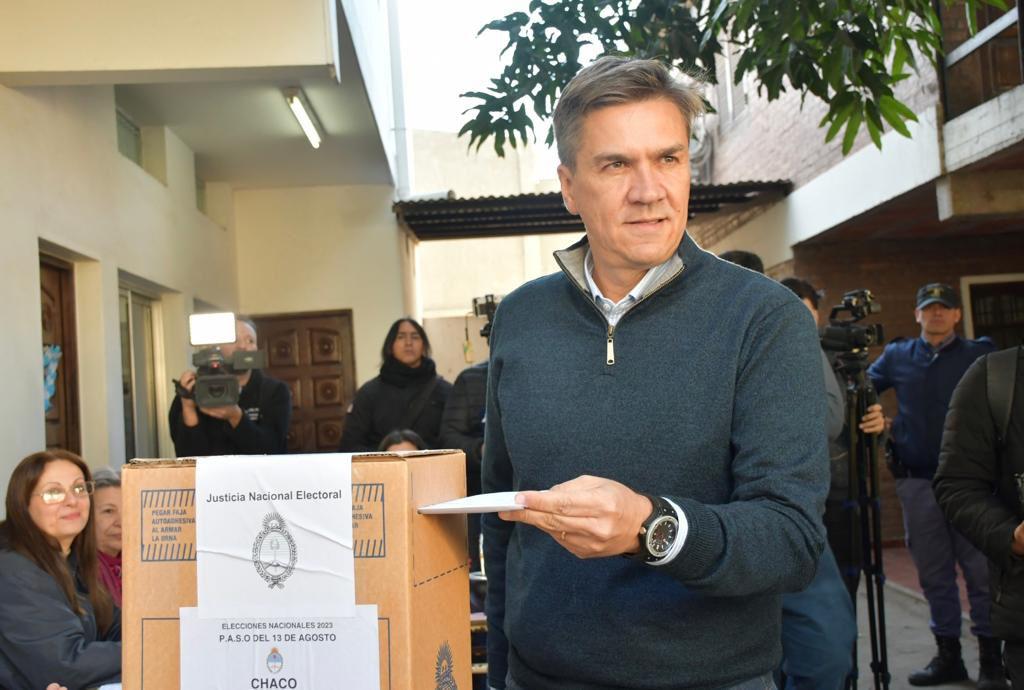 Leandro-Zdero-emite-su-voto-2023-08-13