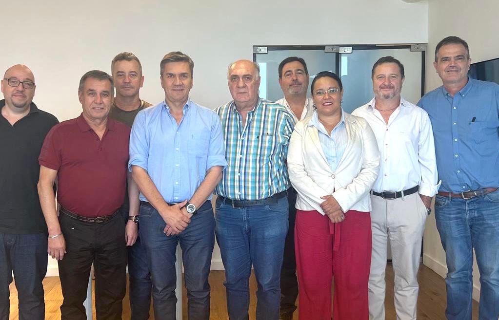 Leandro-Zdero-con-Comision-de-la-Union-Industrial