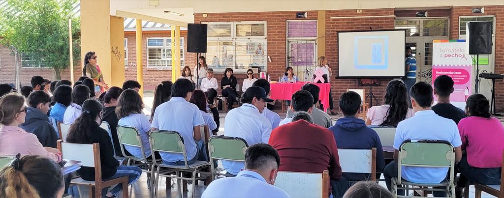 charla-Tomatelo-a-Pecho