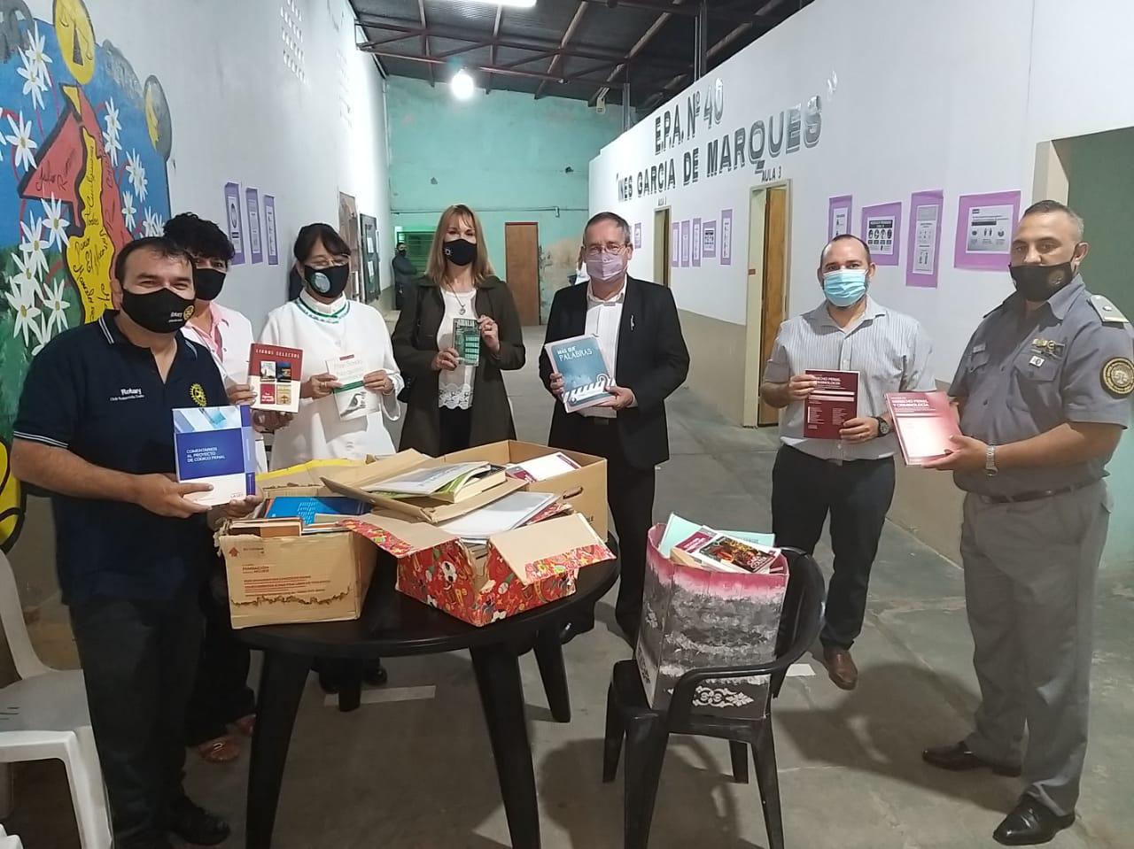 Rotary-Club-Oeste-Resistencia-entrega-libros