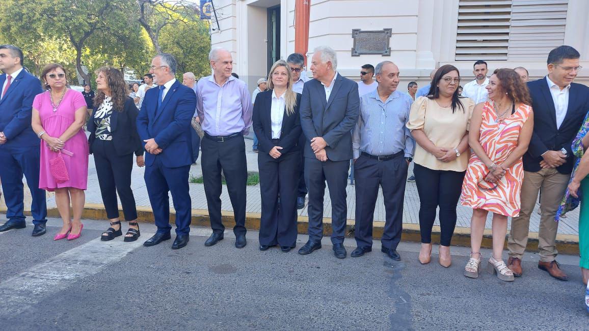 autoridades-municipales-y.del-Poder-Ejecutivo-del-Chaco-en-el-aniversario-de-Resistencia