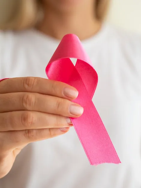 mujer-primer-plano-sosteniendo-cinta-conciencia_23-2148283605