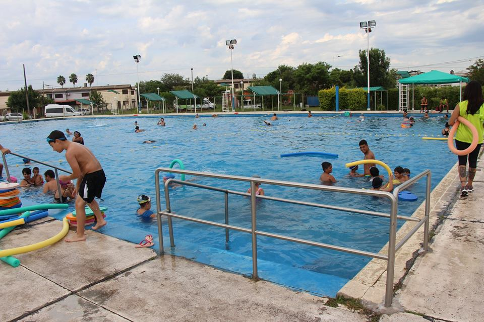 temporada-de-pileta-en-el-Polideportivo-Jaime-Zapata
