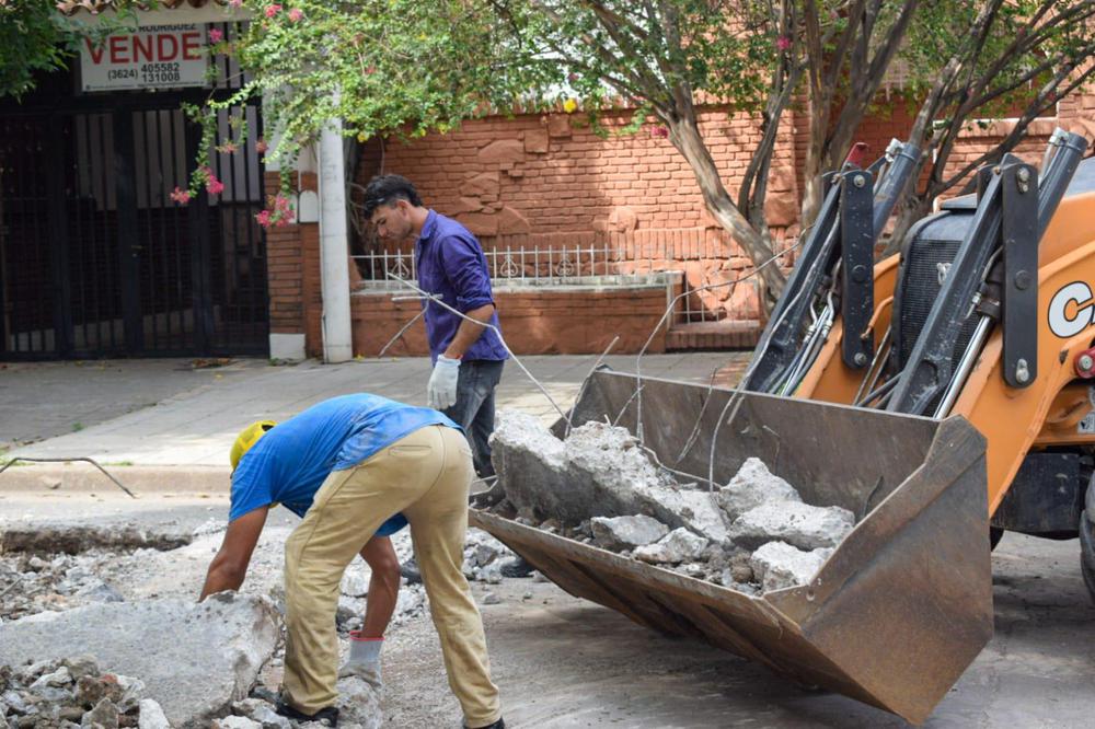 trabajadores-municipales-levantan-escombros_1