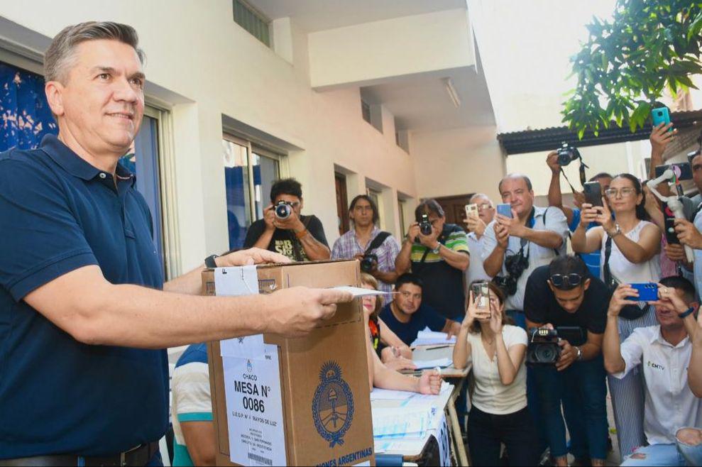 Leandro-Zdero-emite-su-voto_2023-10-22