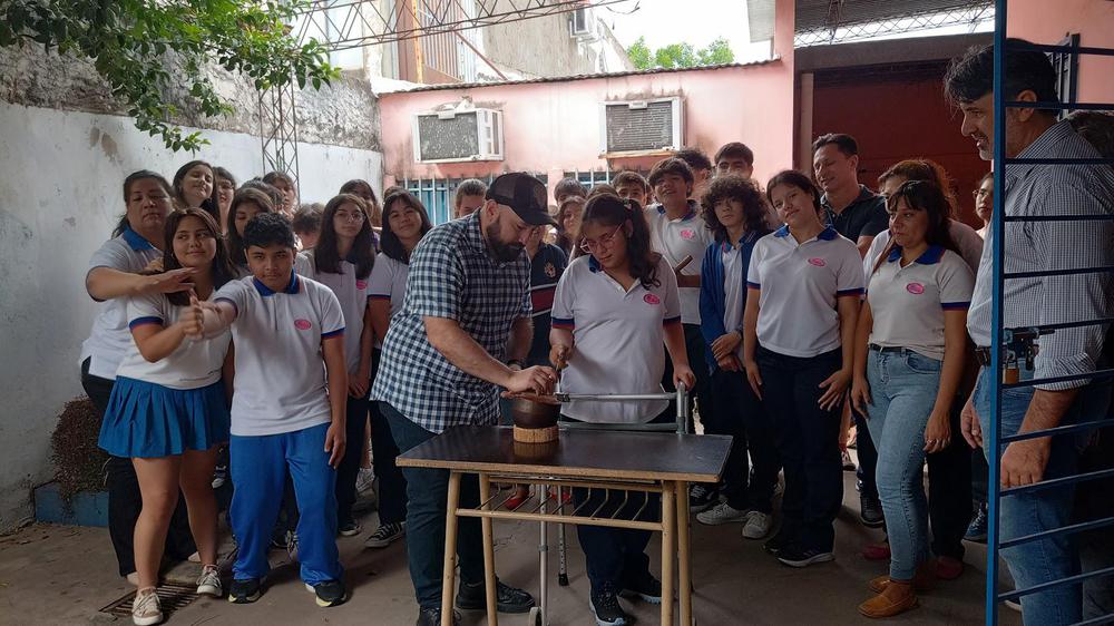 cincelado-del-baston-de-mando-para-el-nuevo-gobernador-del-chaco