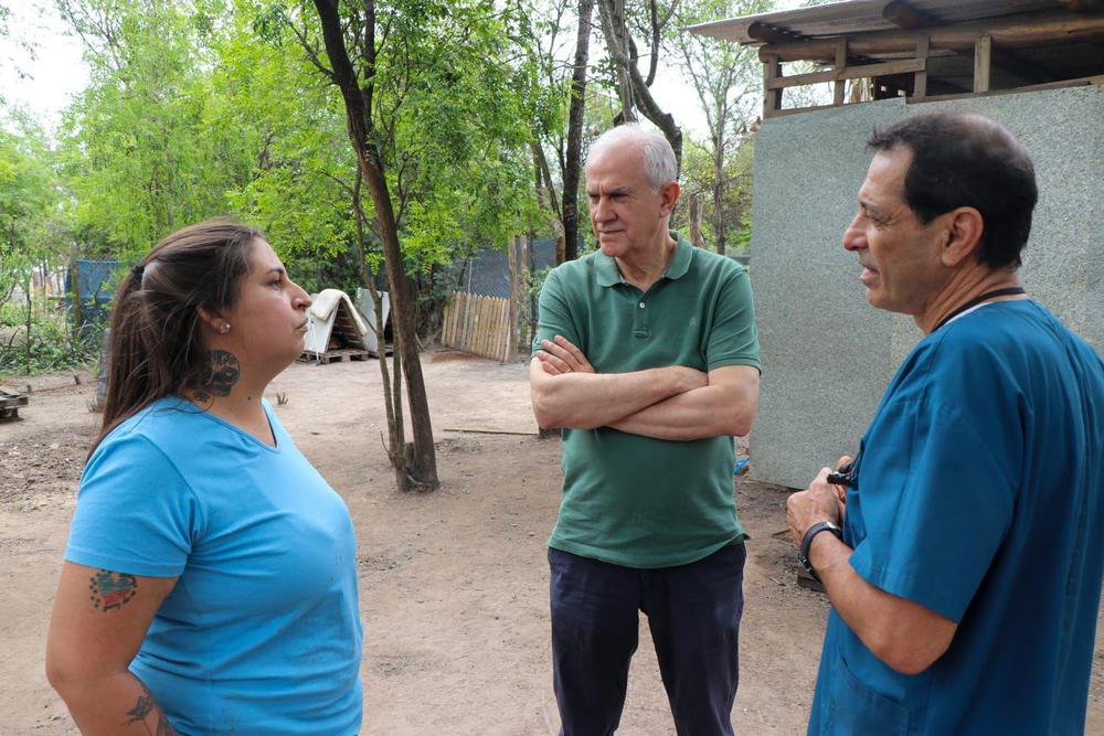 Roy-Nikisch-visita-refugio-4Patitas