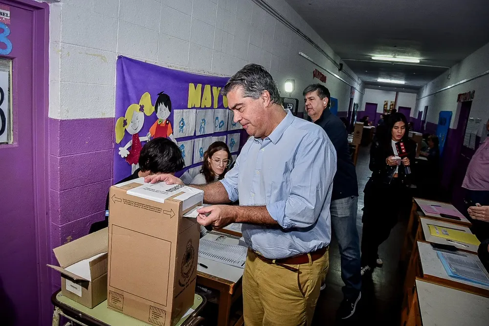 Jorge-Capitanich-emite-su-voto-2025-05-11_1