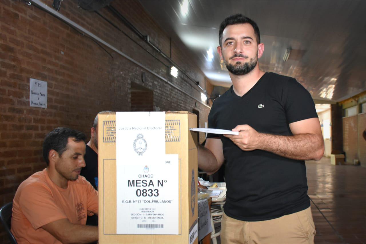 Osvaldo-Perez-Cuevas-emite-su-voto