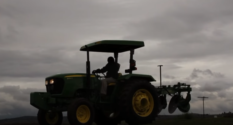 tractor-en-el-campo
