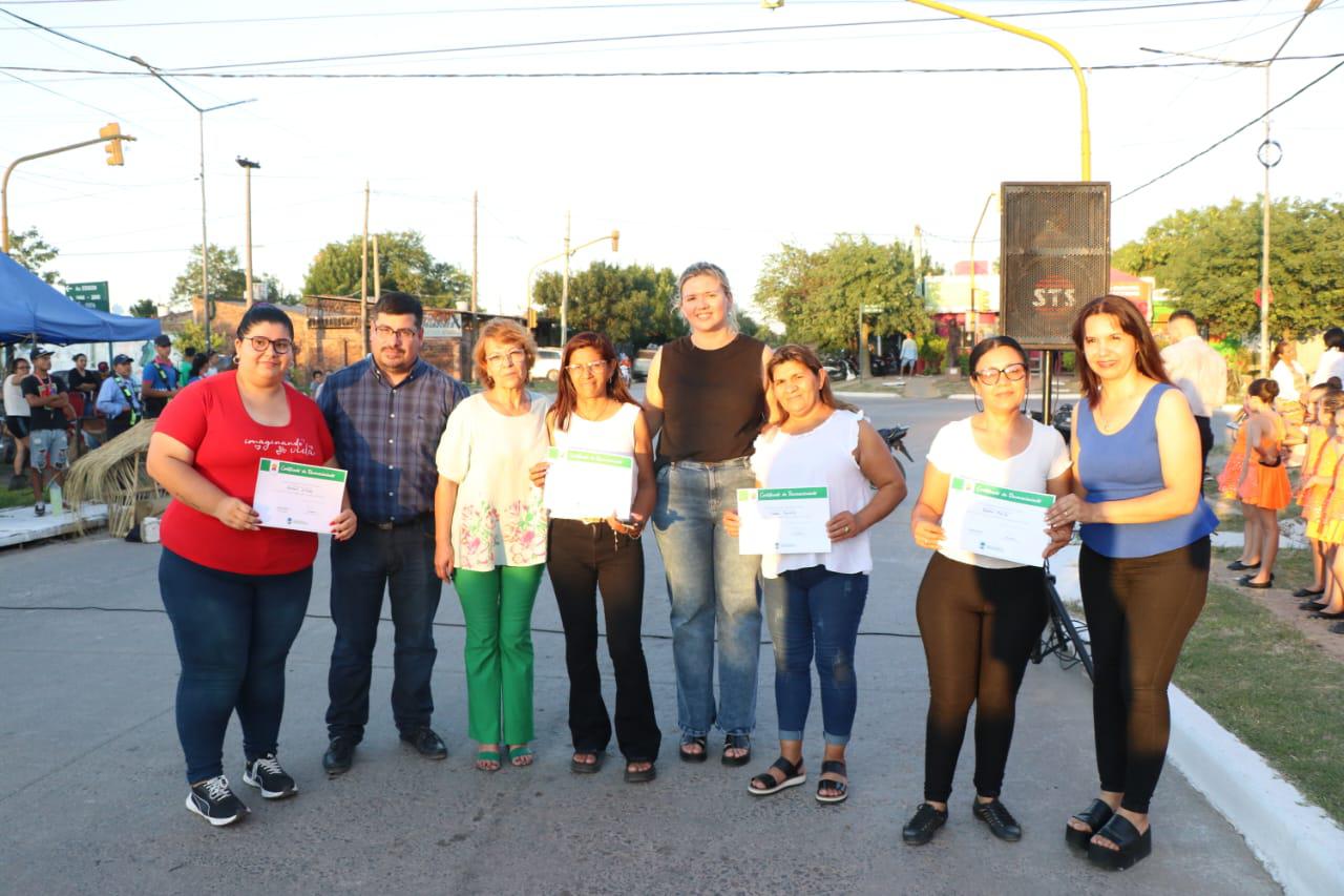 entrega-de-certificados-al-Centro-Comunitario-13-de-Diciembre-1