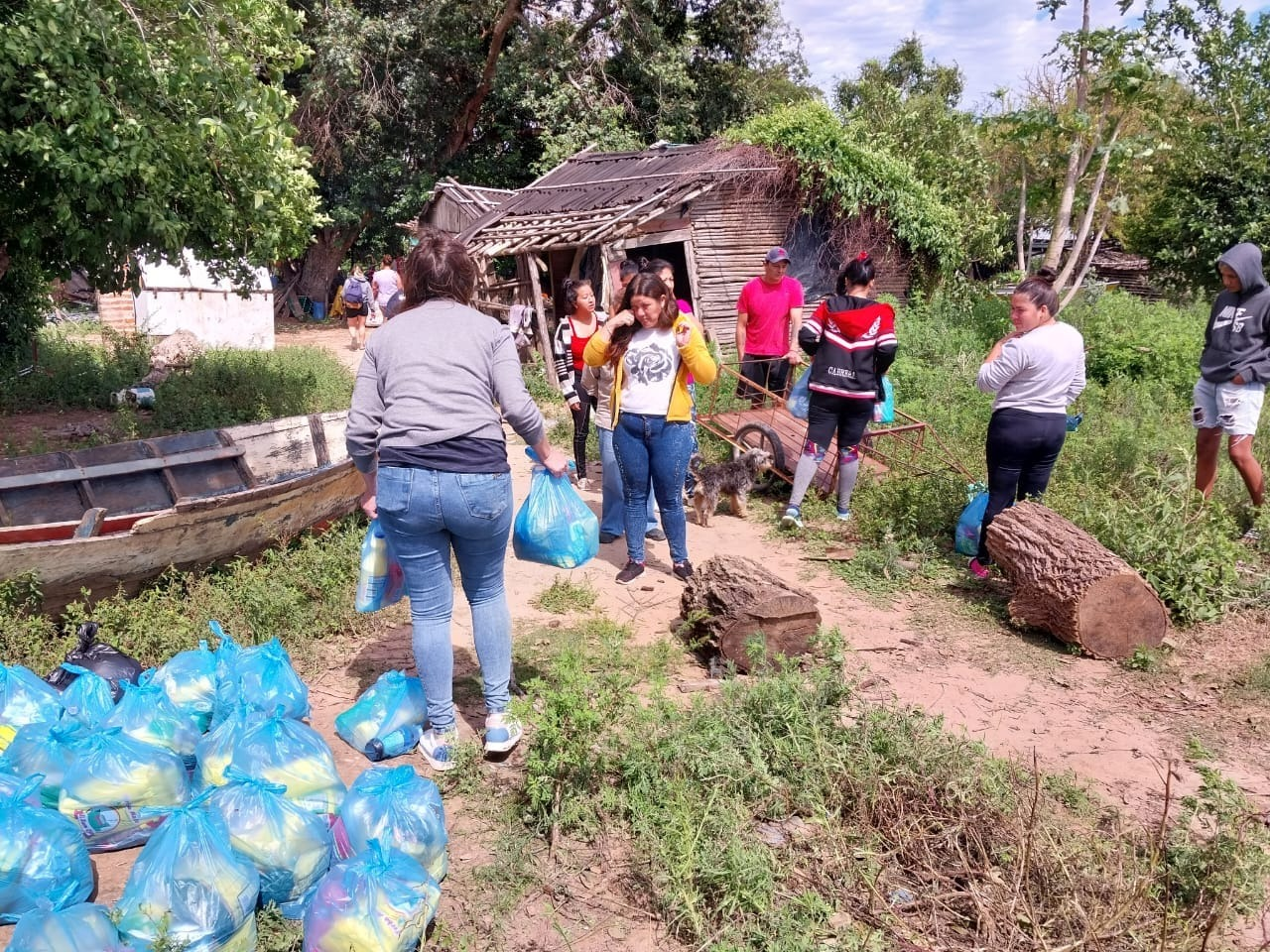 asistencia-a-familias-inundadas