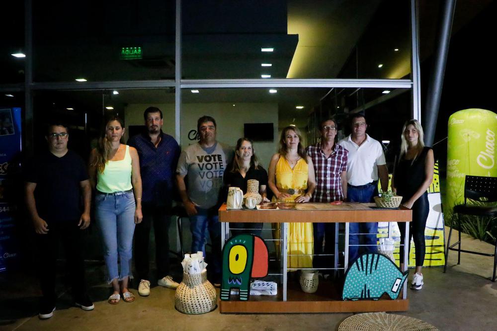 Veronica- Mazzaroli-junto-a-prestadores-turisticos-y-agencia-de-viajes