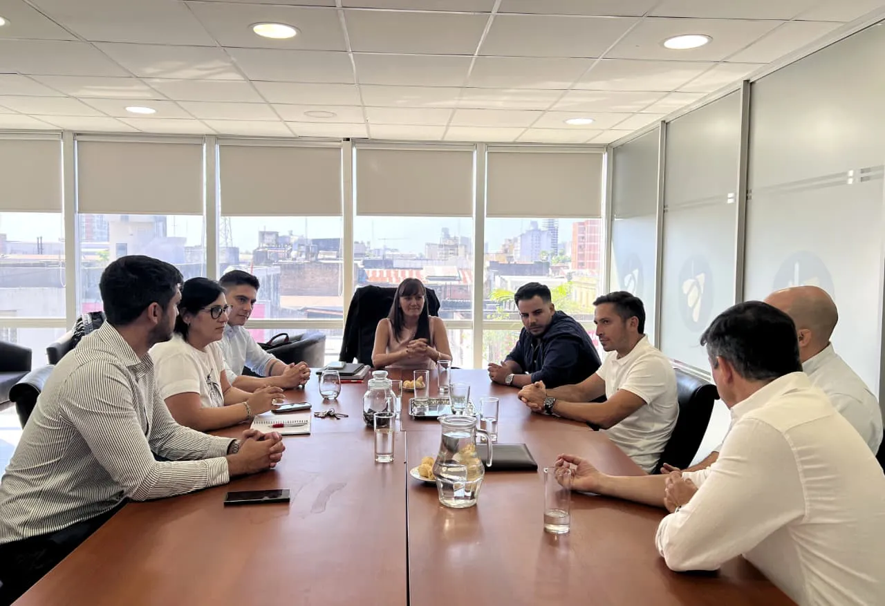 directivos-de-la-camara-de-comercio-con-la-senadora-silvana-schneider-2026-01-29