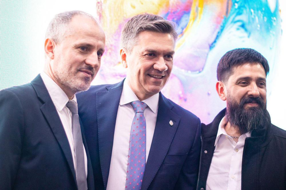 Leandro-Zdero-en-el-lanzamiento-de-la-Bienal-Internacional-de-las-Esculturas-2024