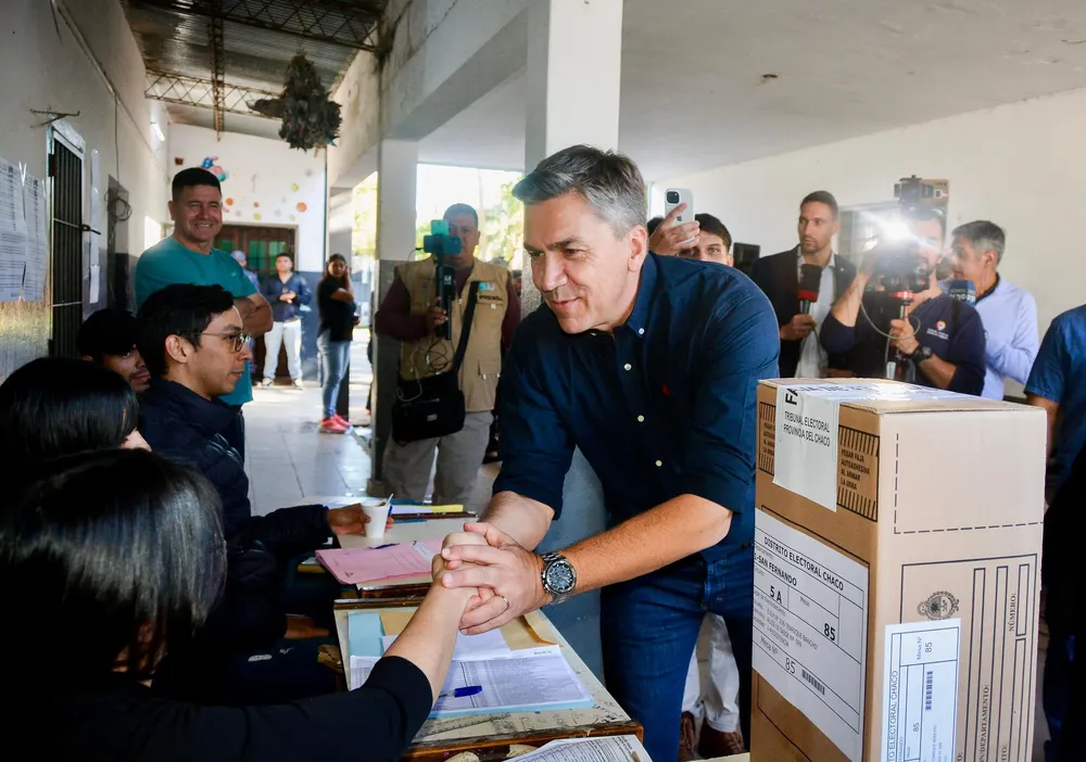 Leandro-Zdero-emite-su-voto-en-Resistencia-2025-05-11