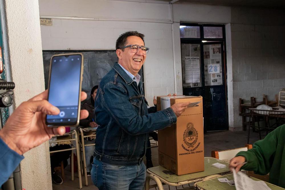 Gustavo-Martinez-emite-su-voto_1