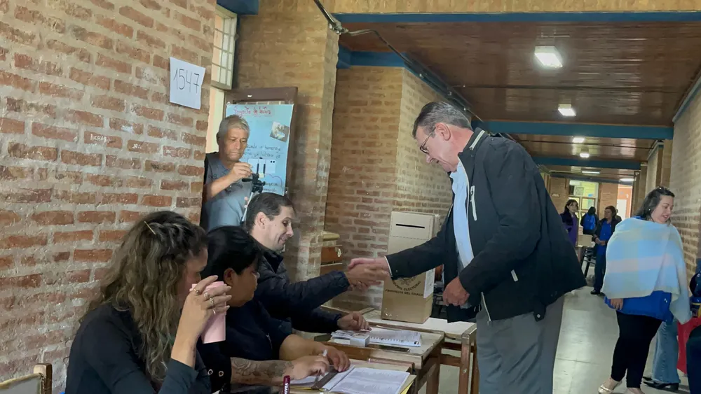 Atlanto-honcheruk-emite-su-voto-en-Villa Berthet -2025-05-11