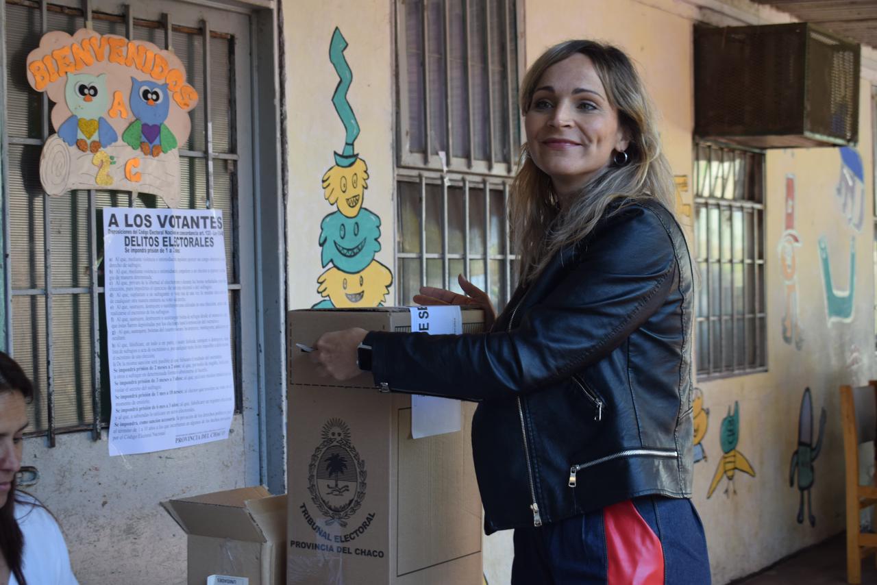 Lucila-Masin-emite-su-voto-elecciones-municipales-2023