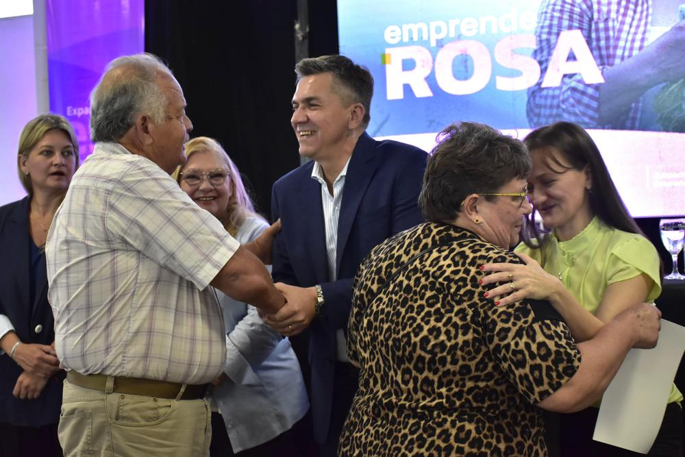 cierre-del-programa-Emprende-Rosa-en-el-Domo-del-Centenario