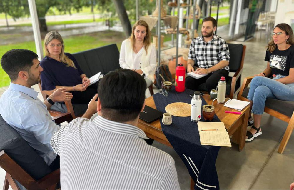 funcionarios-de-gobierno-provincial-con-emprendedores-chaquenos_1